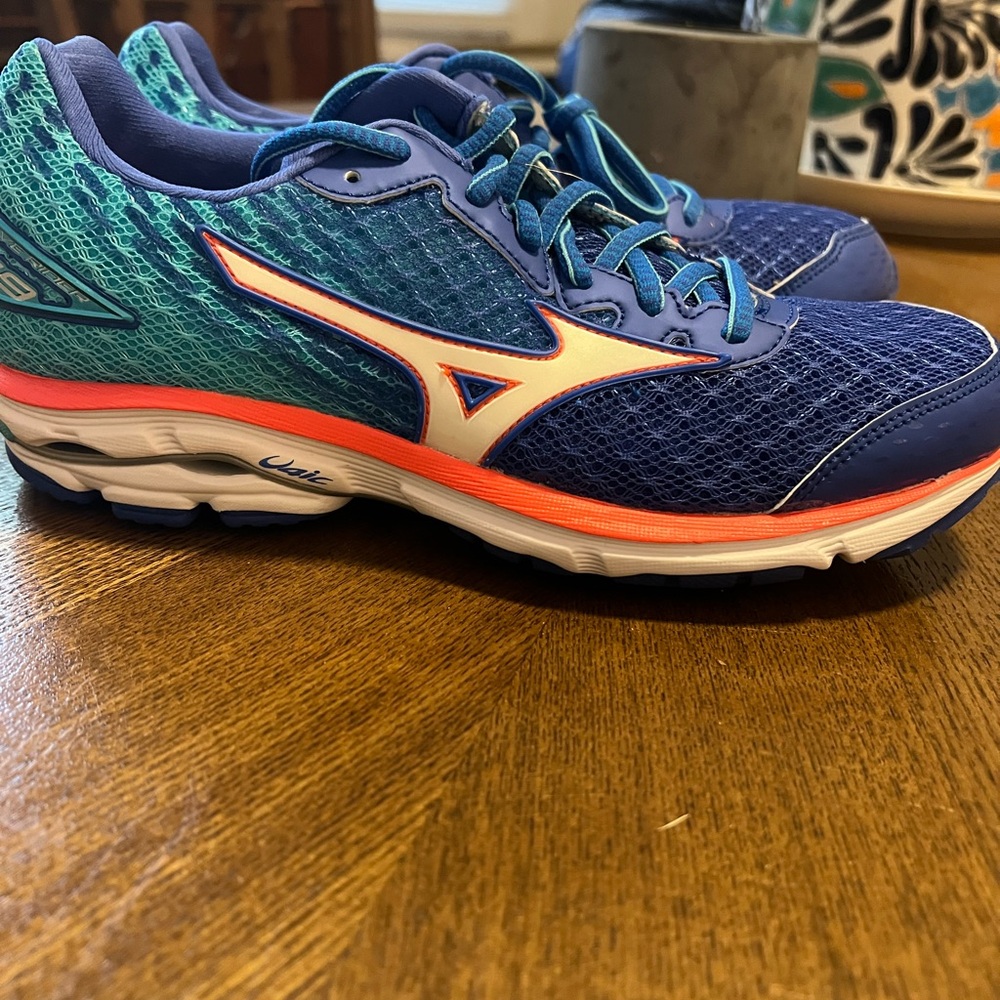 NWT Mizuno Sz 8 Waverider 19 Running Shoes